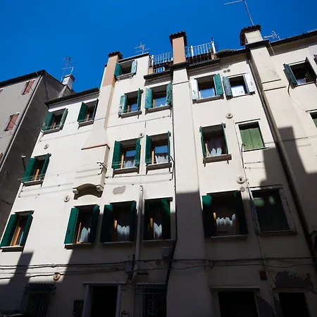 Palazzo Degli Artisti *